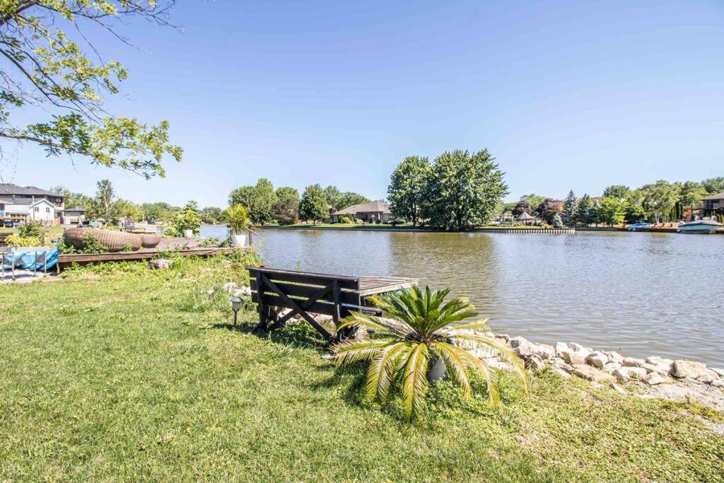 2 Bedroom Getaway On The River/Close To Marina Belle River Zewnętrze zdjęcie