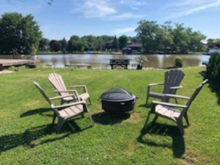 2 Bedroom Getaway On The River/Close To Marina Belle River Zewnętrze zdjęcie