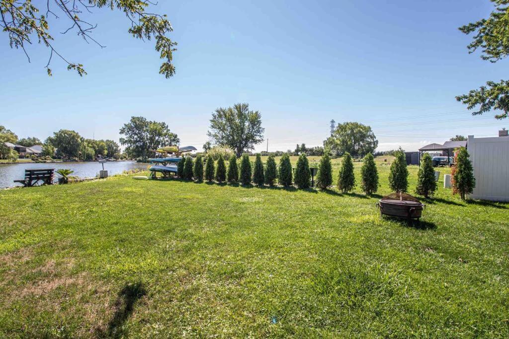 2 Bedroom Getaway On The River/Close To Marina Belle River Zewnętrze zdjęcie